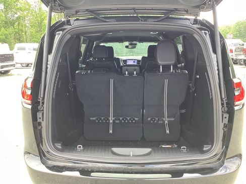 New 2027 Chrysler Pacifica Select FWD image 12