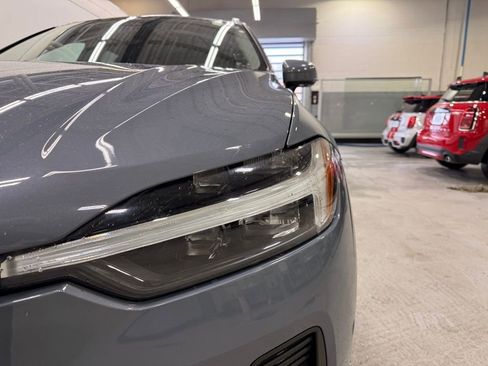 Used 2023 Volvo XC60 B5 Plus image 9