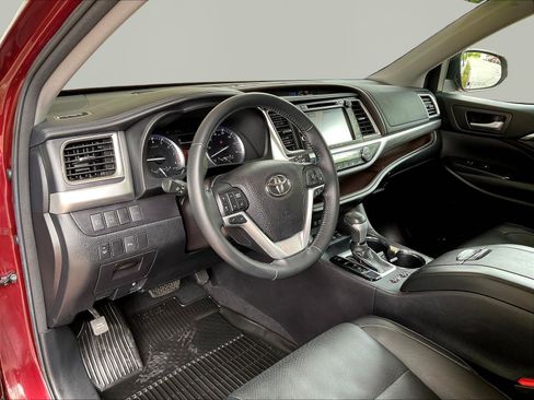Used 2018 Toyota Highlander Limited AWD/4WD image 17