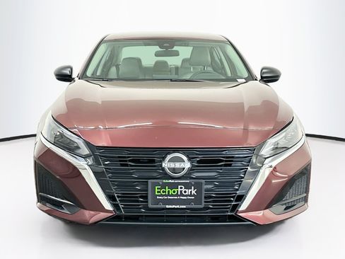 Used 2025 Nissan Altima 2.5 SV FWD image 2