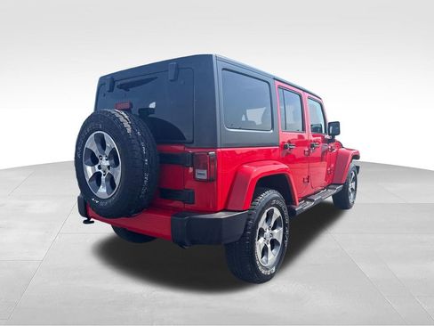 Used 2018 Jeep Wrangler Unlimited Sahara w/ Connectivity Group AWD/4WD image 6