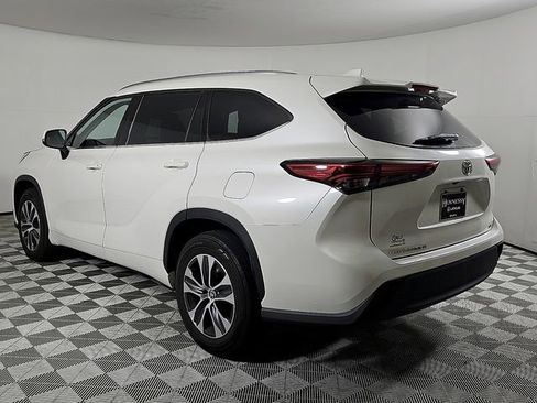Used 2021 Toyota Highlander XLE FWD image 6