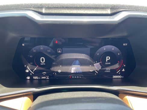 Used 2024 GMC Canyon AT4 w/ Technology Package AWD/4WD image 20