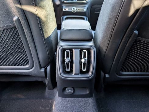 Used 2022 Volvo XC40 P8 Recharge Plus AWD/4WD image 27