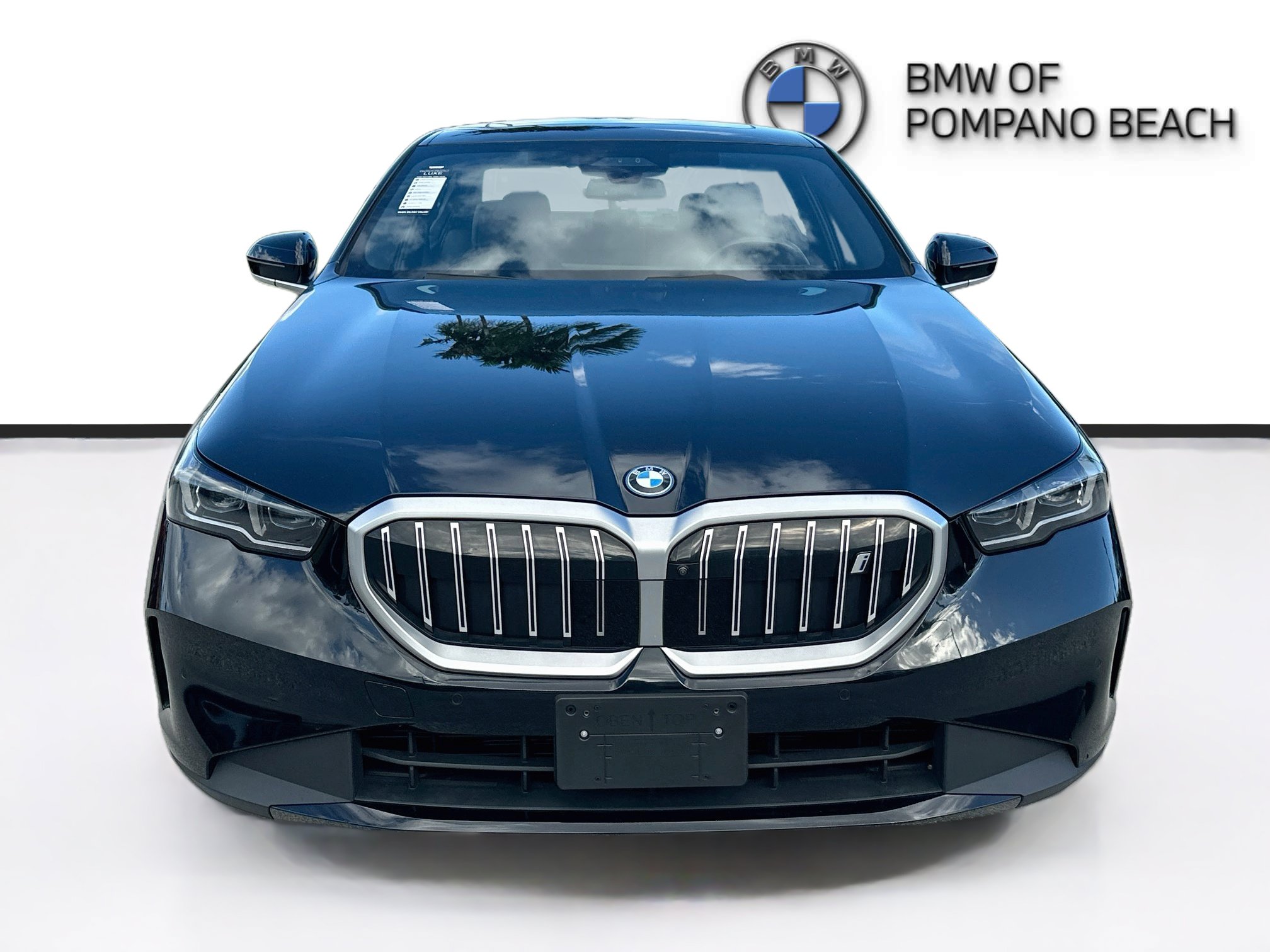 Used 2025 BMW i5 xDrive40 w/ Premium Package AWD/4WD image 2