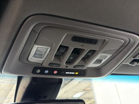 Used 2022 GMC Sierra 3500 Denali AWD/4WD image 40