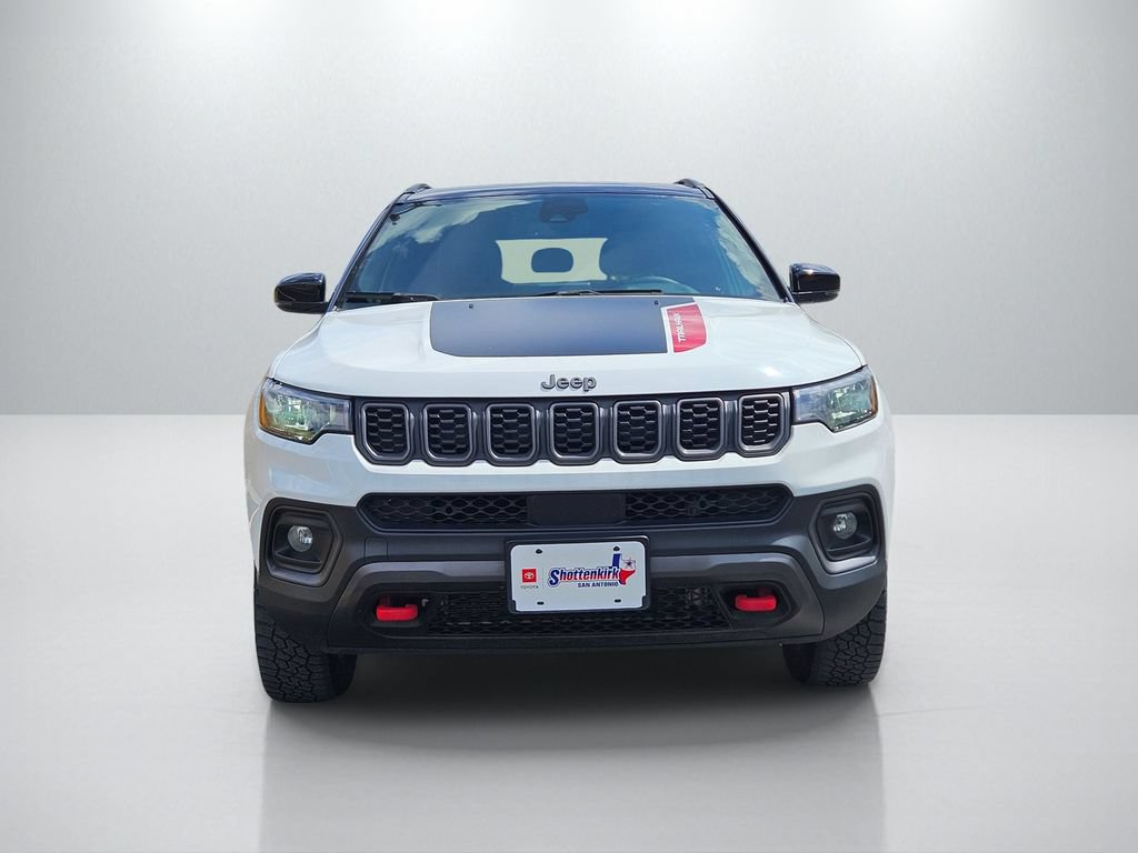 Used 2025 Jeep Compass Trailhawk AWD/4WD image 2