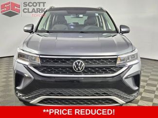 Used 2022 Volkswagen Taos SE w/ Panoramic Sunroof Package video 2