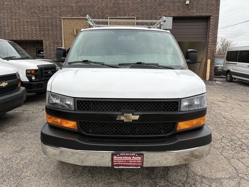 Used 2018 Chevrolet Express 2500 w/ Driver Convenience Package RWD image 12