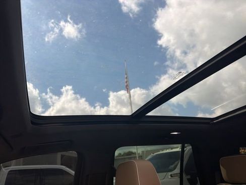 Used 2021 Chevrolet Tahoe Premier w/ Premium Package image 8