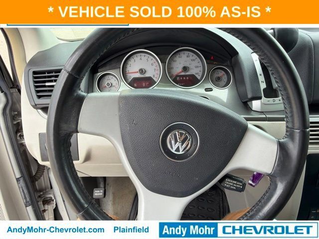 Used 2010 Volkswagen Routan SE FWD image 20