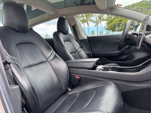 Used 2018 Tesla Model 3 Mid Range RWD image 9
