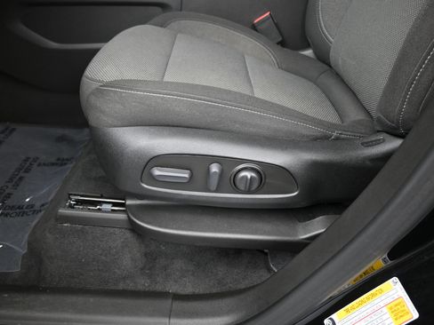 Used 2023 Chevrolet Traverse LT FWD image 10