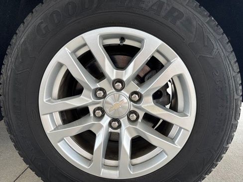 Used 2022 Chevrolet Suburban LT AWD/4WD image 5