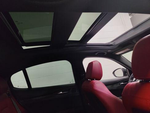 Used 2024 Alfa Romeo Stelvio Sprint image 6