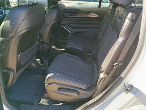 Used 2022 Jeep Grand Cherokee L Laredo image 21