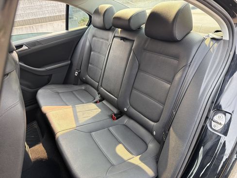 Used 2012 Volkswagen Jetta SE FWD image 17
