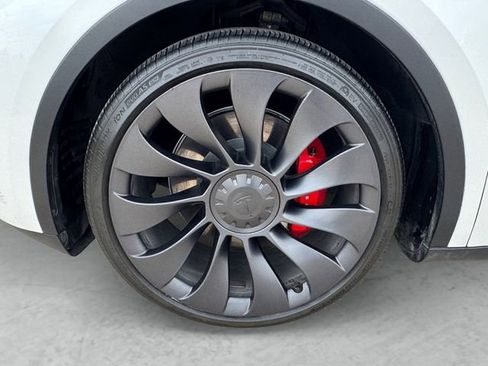 Used 2024 Tesla Model Y Performance image 23