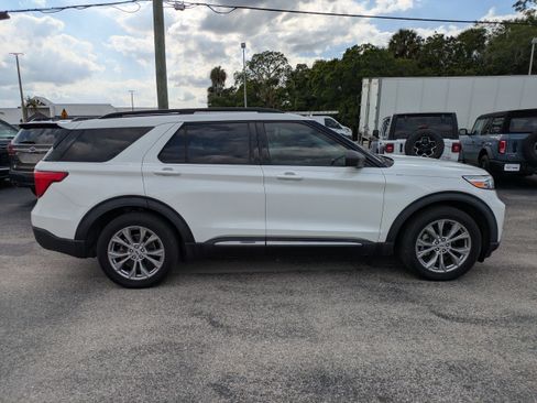 Used 2023 Ford Explorer XLT w/ Equipment Group 202A RWD image 3