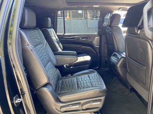 Used 2024 Cadillac Escalade ESV V w/ LPO, ONYX Package AWD/4WD image 18
