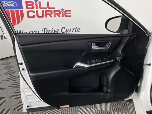 Used 2015 Toyota Camry XSE image 12