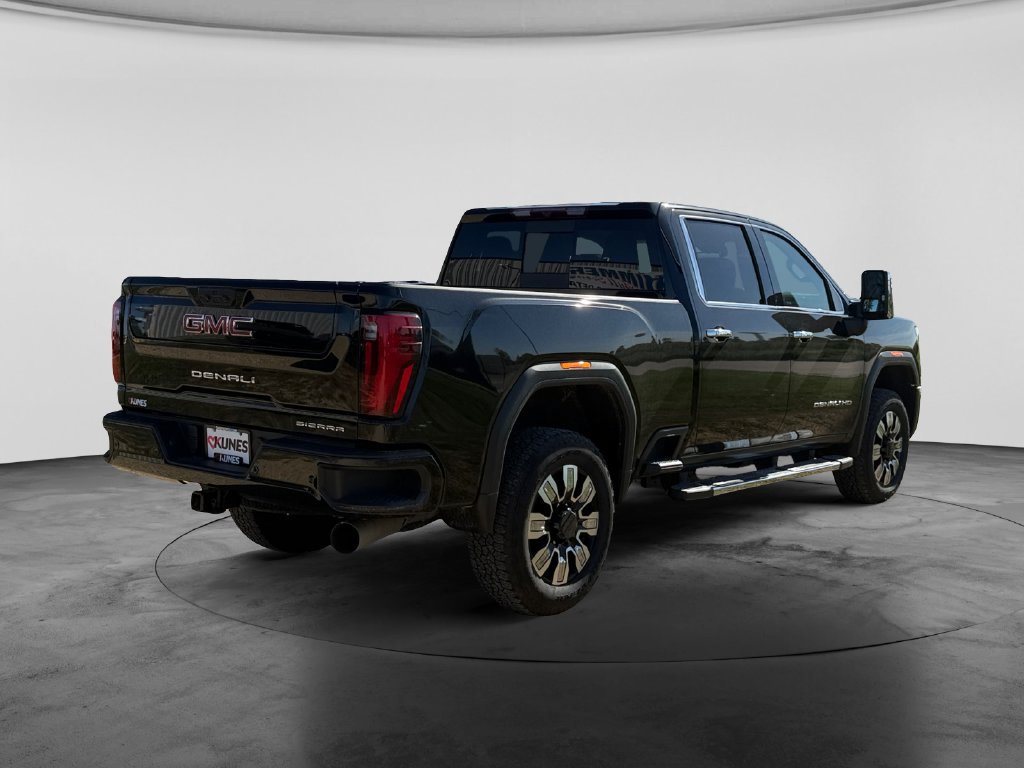 Used 2024 GMC Sierra 2500 Denali AWD/4WD image 9