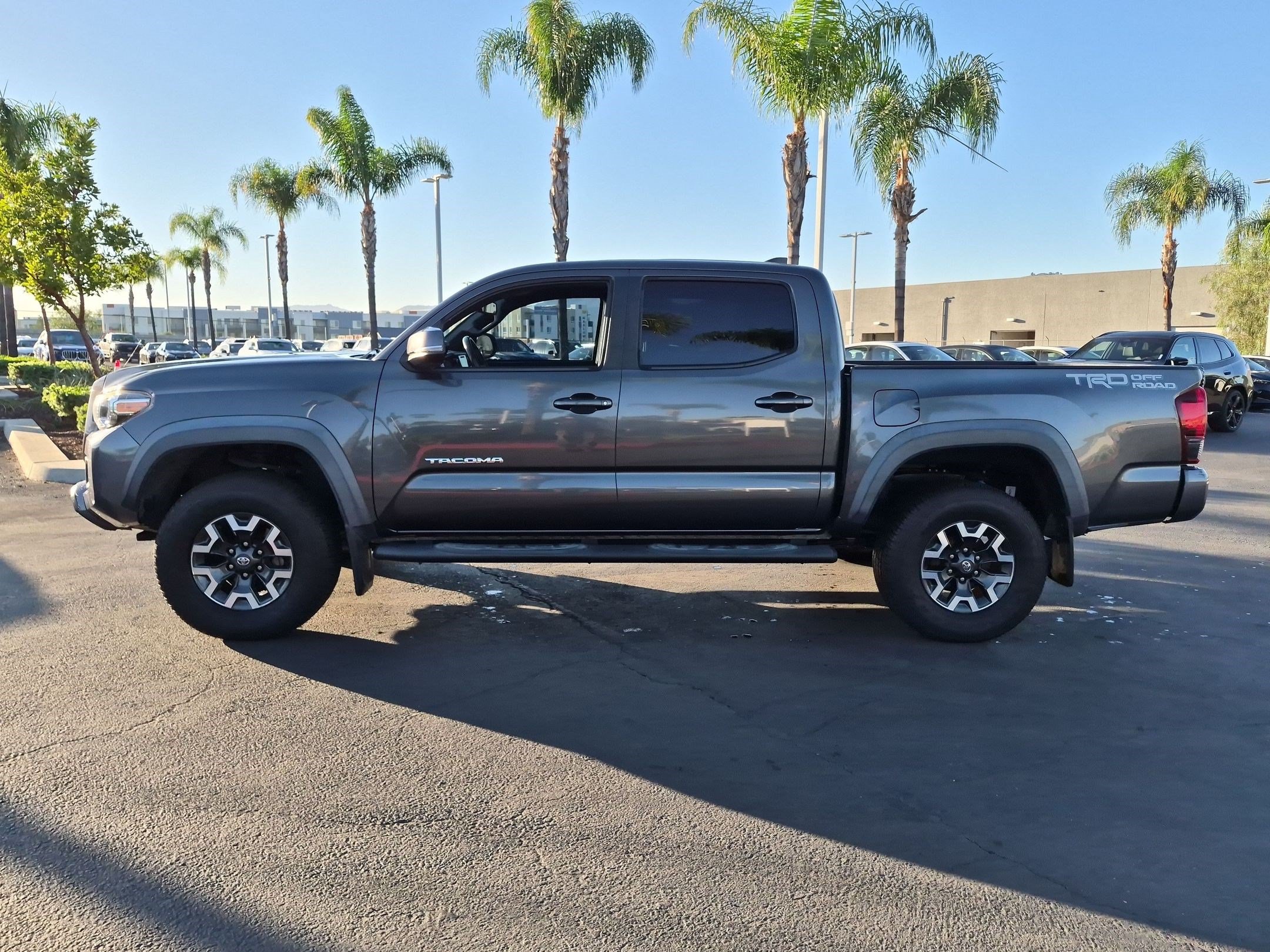 Used 2018 Toyota Tacoma TRD Off-Road w/ Technology Package RWD image 5