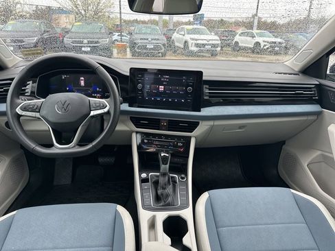 Used 2025 Volkswagen Jetta SE w/ Sunroof Package FWD image 15