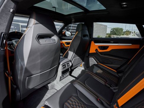 Used 2025 Lamborghini Urus SE image 36