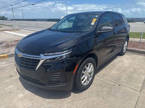 Used 2023 Chevrolet Equinox LS w/ LS Convenience Package image 3