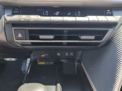 Used 2025 Toyota Camry SE FWD image 21