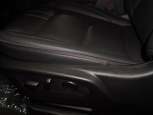 Used 2025 Chevrolet Suburban RST image 15