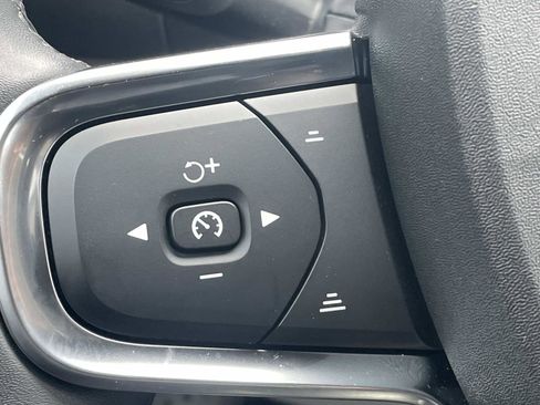 Certified 2024 Volvo XC40 B5 Plus w/ Protection Package Premier image 22