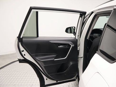 Certified 2025 Toyota RAV4 XLE FWD image 21