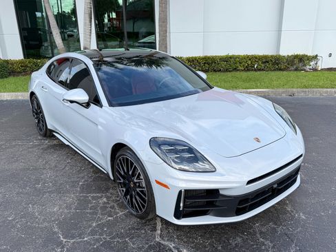 Used 2024 Porsche Panamera image 5