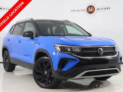 Used 2024 Volkswagen Taos SE w/ Panoramic Sunroof Package