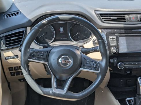 Used 2017 Nissan Rogue SL w/ SL Premium Package FWD image 12