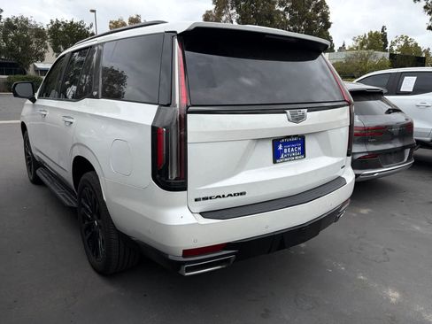 Used 2022 Cadillac Escalade Premium Luxury RWD image 4