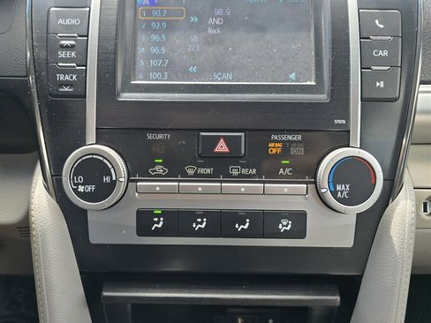 Used 2013 Toyota Camry LE image 24