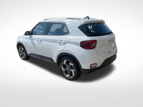 Used 2022 Hyundai Venue SEL FWD image 5