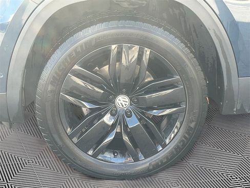 Used 2018 Volkswagen Atlas SEL Premium image 32