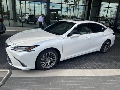 Used 2024 Lexus ES 300h Ultra Luxury w/ Accessory Package (Z1)