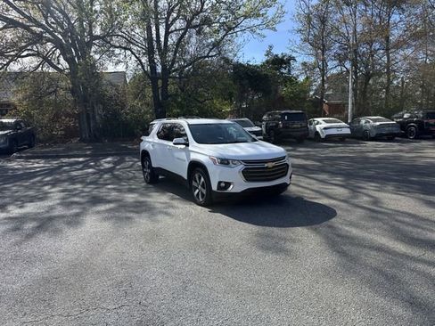 Used 2018 Chevrolet Traverse LT image 3