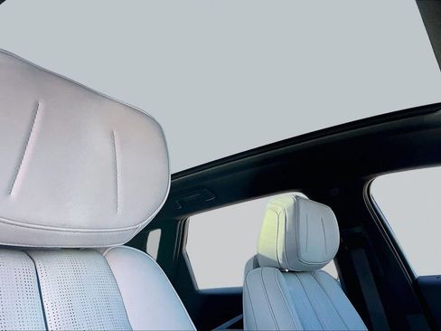 Certified 2024 Cadillac Lyriq Luxury AWD/4WD image 17