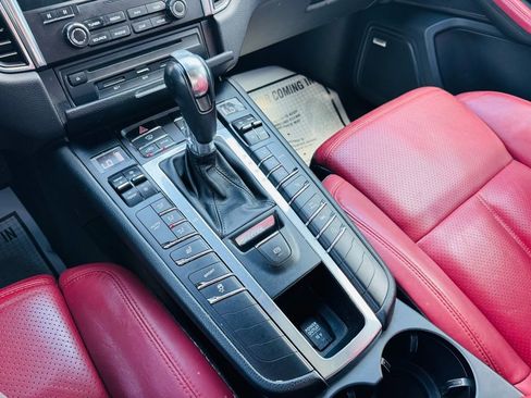 Used 2017 Porsche Macan S image 22