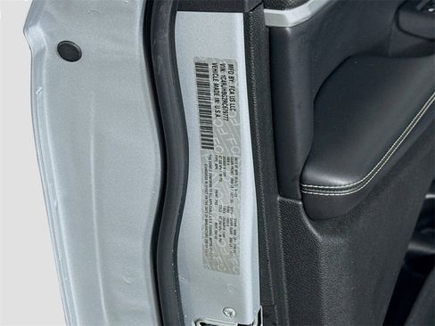 Used 2024 Jeep Grand Cherokee Limited image 25