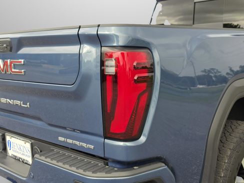 Certified 2024 GMC Sierra 2500 Denali w/ Denali Reserve Package AWD/4WD image 39