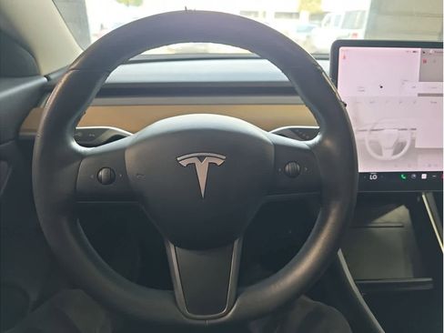 Used 2019 Tesla Model 3 Standard Range image 22