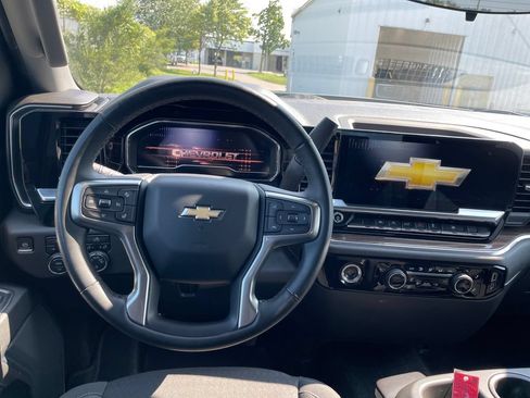 Used 2023 Chevrolet Silverado 1500 LT AWD/4WD image 17