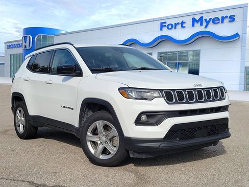 Used 2024 Jeep Compass Latitude AWD/4WD image 1